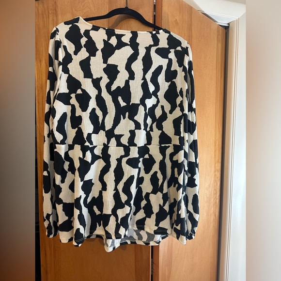 Ava & Viv Patterned Top - Picture 2 of 4